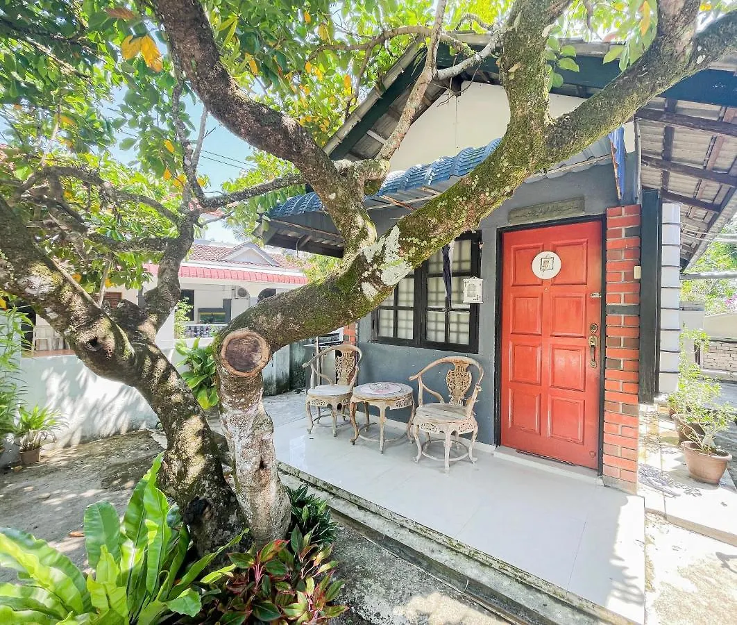 홈스테이 Dusun Indah Cottage 1 바얀레파스